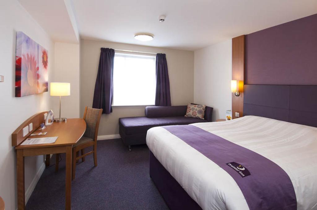 Premier Inn Inverness Centre - River Ness エクステリア 写真