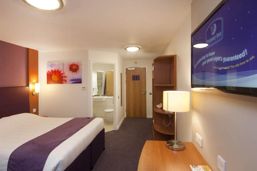Premier Inn Inverness Centre - River Ness エクステリア 写真
