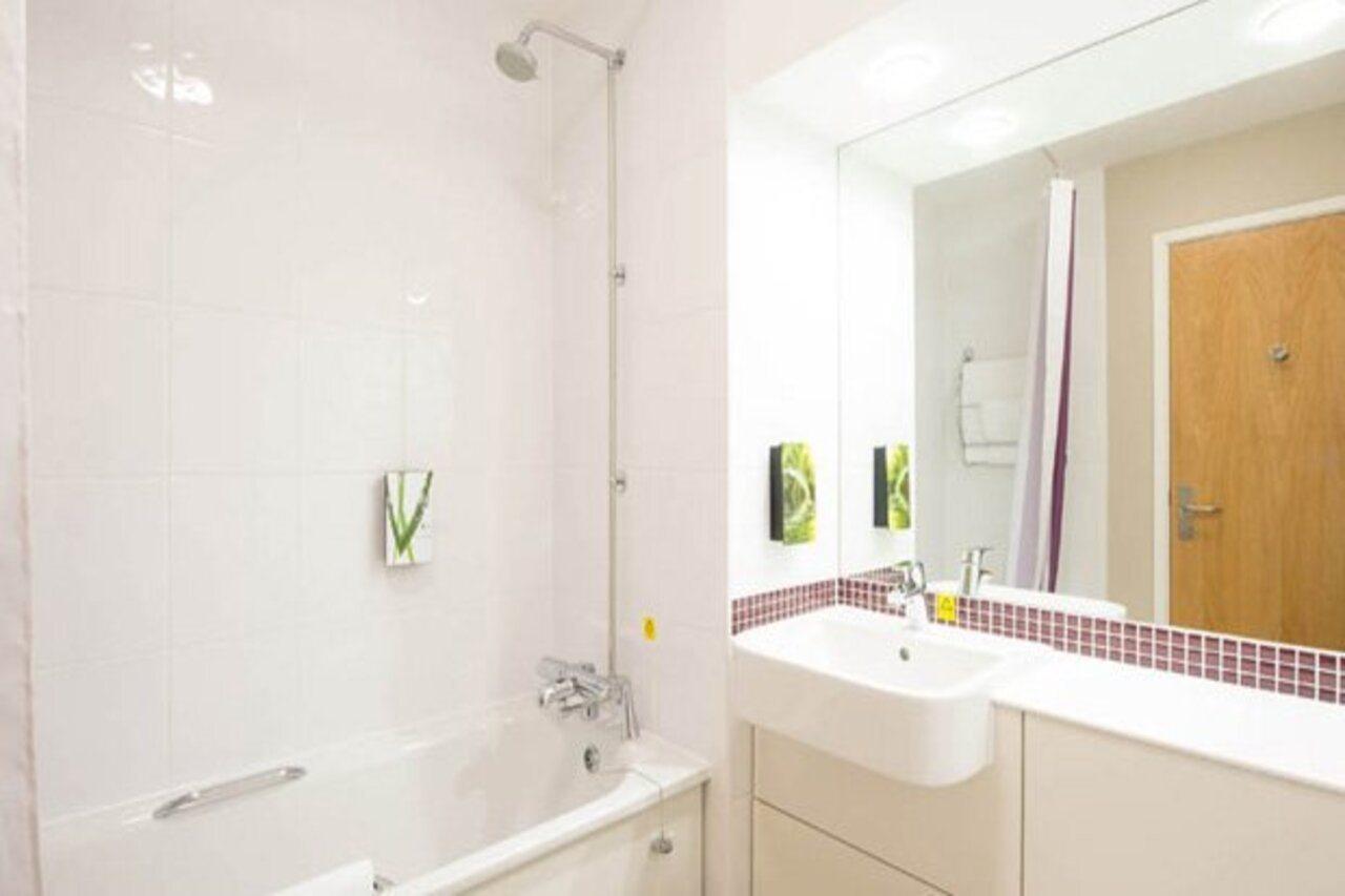 Premier Inn Inverness Centre - River Ness エクステリア 写真